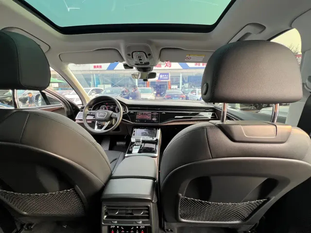 Audi Q7 — Фото автомобиля 9