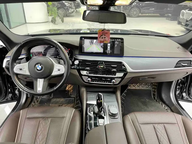 BMW 5 Series — Фото автомобиля 5