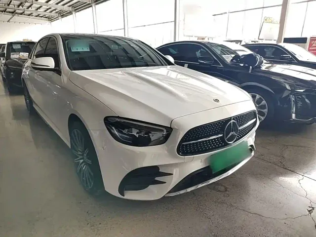 Mercedes-Benz E-Class — Фото автомобиля 3