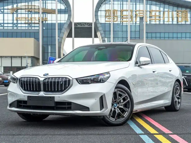 Фотография автомобиля — BMW i5