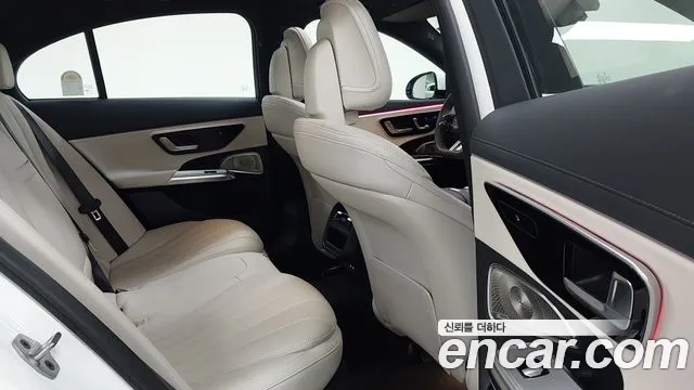 Mercedes-Benz E-Class — Фото автомобиля 11