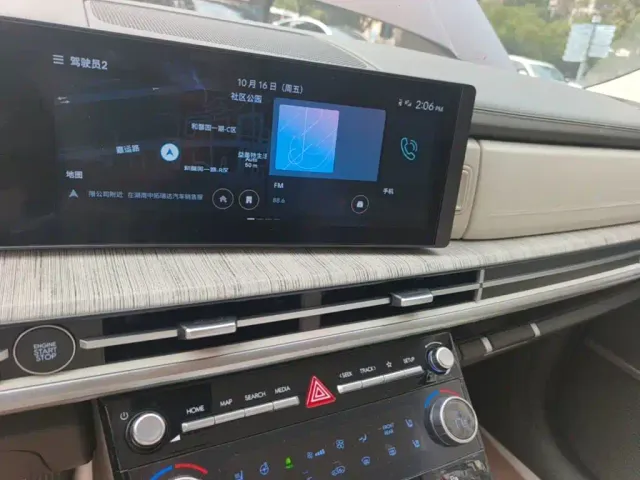 Hyundai Santa Fe — Фото автомобиля 12