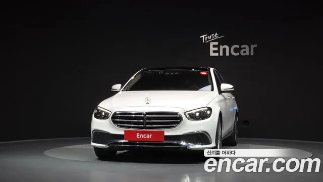 Mercedes-Benz E-Class — Фото автомобиля 3