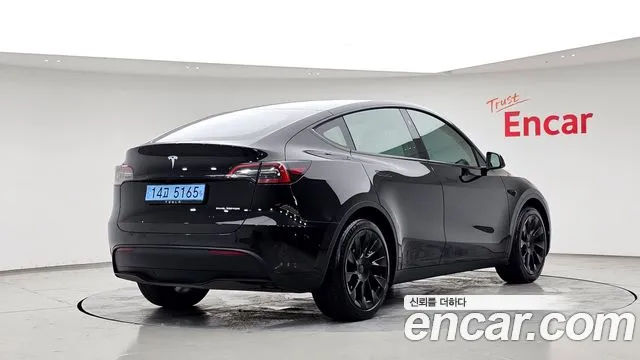 Tesla Model Y — Фото автомобиля 2