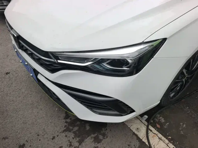 Roewe i5 — Фото автомобиля 23