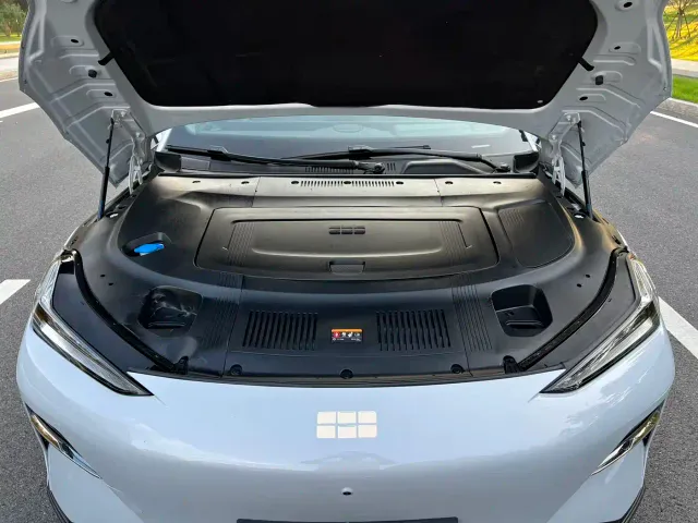 Geely Galaxy E8 — Фото автомобиля 10