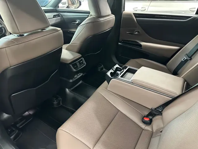 Lexus ES — Фото автомобиля 15
