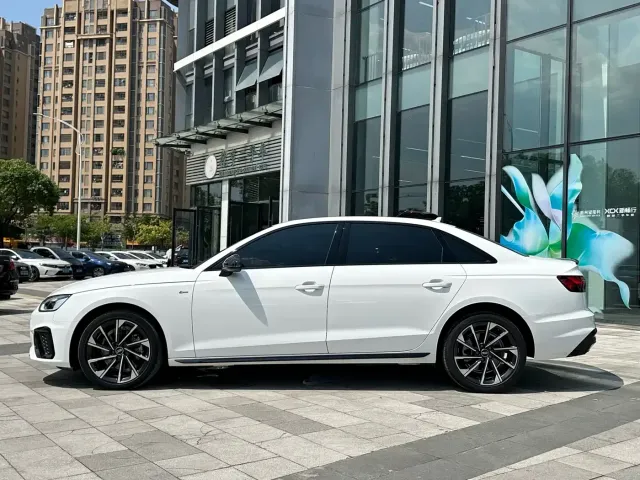 Audi A4L — Фото автомобиля 3