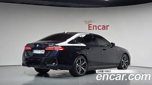 BMW 5 Series — Фото автомобиля 2