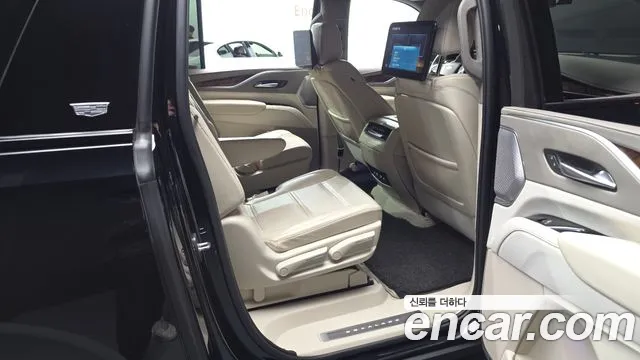 Cadillac Escalade Generation 5 — Фото автомобиля 12