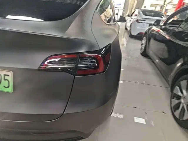 Tesla Model Y — Фото автомобиля 7