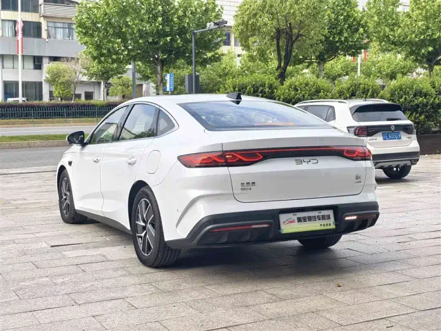 BYD Qin L — Фото автомобиля 9