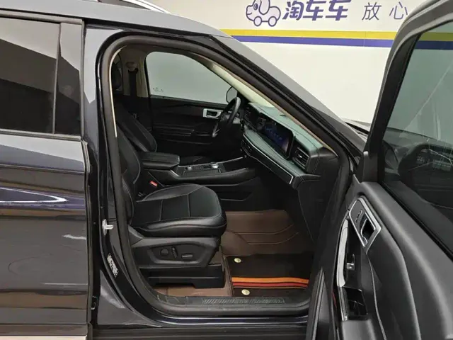 Ford Explorer — Фото автомобиля 8