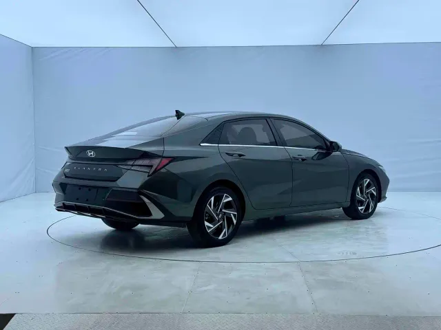 Hyundai Elantra — Фото автомобиля 6