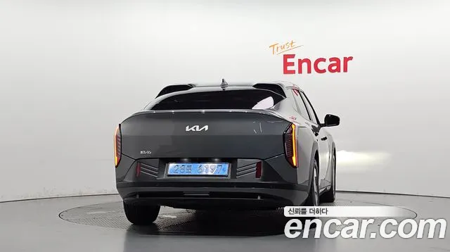 Kia EV4 — Фото автомобиля 4