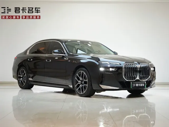 BMW BMW i7 2023 eDrive50L Leading M Sport Package — Фото автомобиля 3
