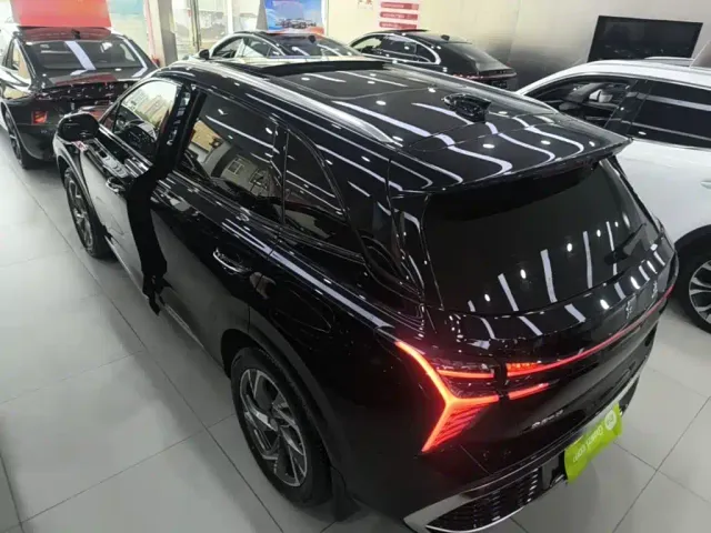 Hongqi HS3 PHEV — Фото автомобиля 4