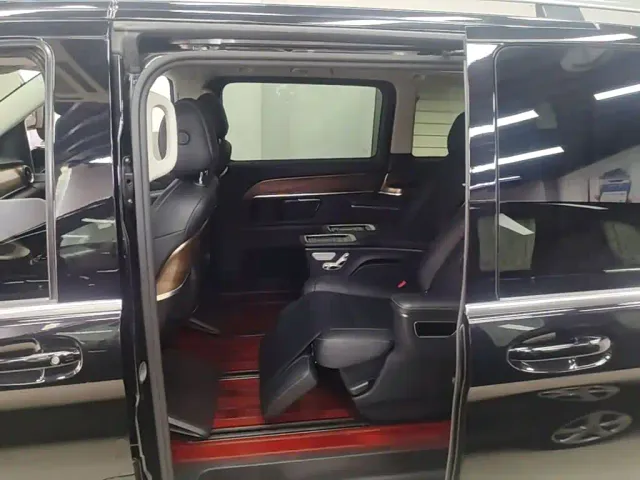 Mercedes-Benz V-Class — Фото автомобиля 12