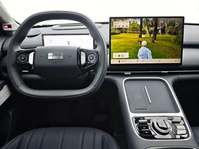 Geely Galaxy Starship 7 EM-i — Фото автомобиля 14