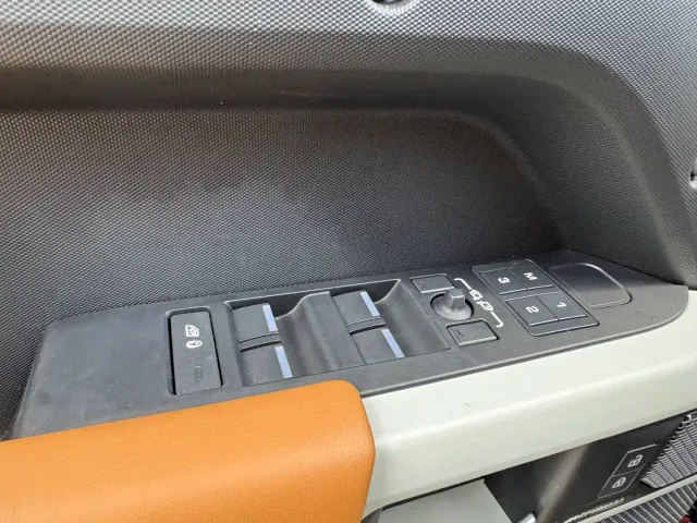 Land Rover Defender — Фото автомобиля 10