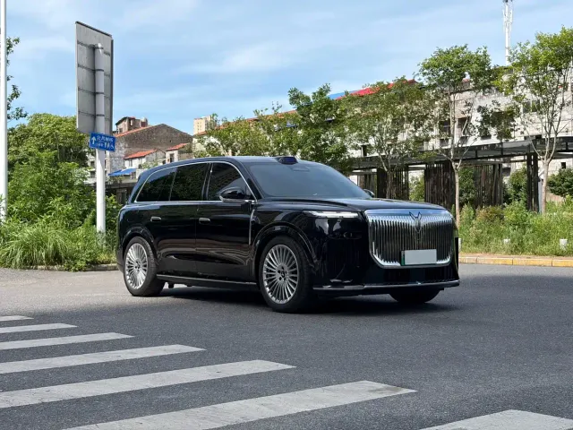 Voyah Auto VOYAH Taisan 2026 Model Base — Фото автомобиля 3