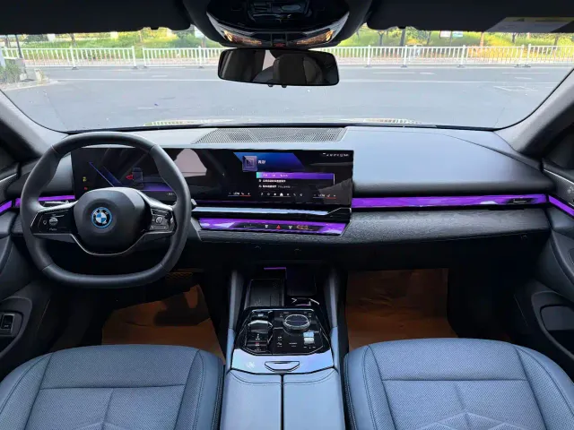 BMW i5 — Фото автомобиля 11