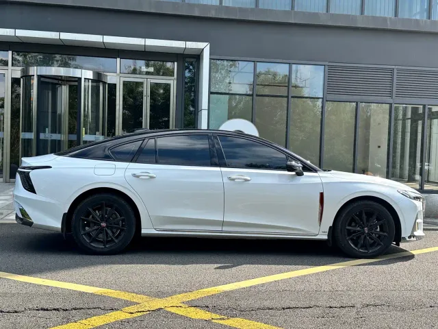 Hongqi H6 — Фото автомобиля 11