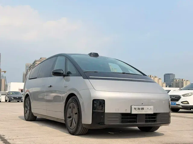 Li Auto MEGA — Фото автомобиля 4