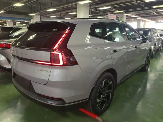 Volvo XC70 Plug-in Hybrid — Фото автомобиля 6