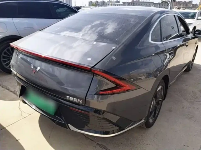 Wuling Starlight — Фото автомобиля 6