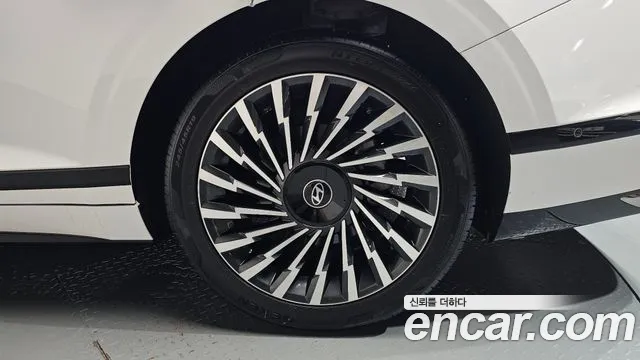 Hyundai Grandeur GN7 — Фото автомобиля 20