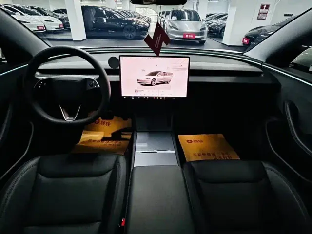 Tesla Model 3 — Фото автомобиля 8