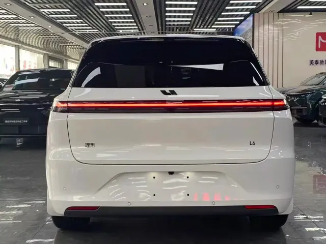 Li Auto L6 — Фото автомобиля 14