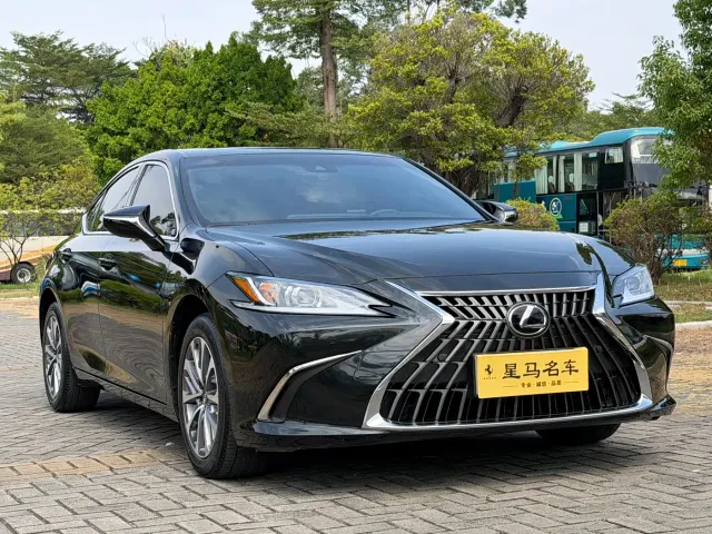 Lexus ES — Фото автомобиля 3