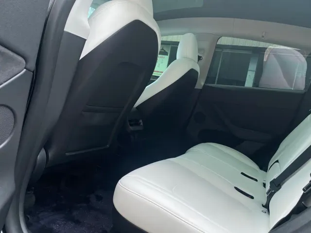 Tesla Model Y — Фото автомобиля 8