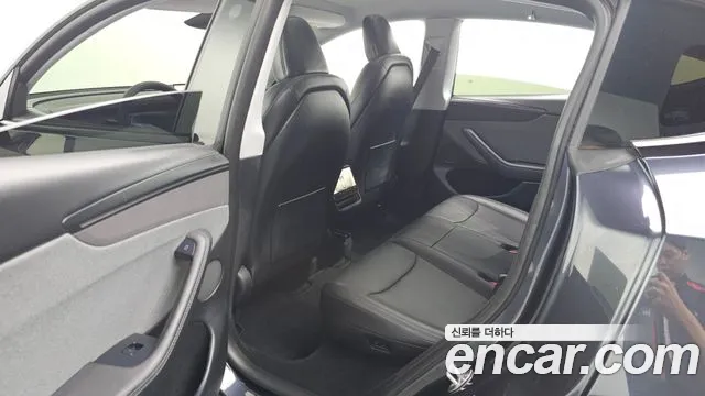 Tesla Model Y — Фото автомобиля 11