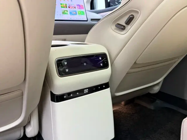 Li Auto i8 — Фото автомобиля 7