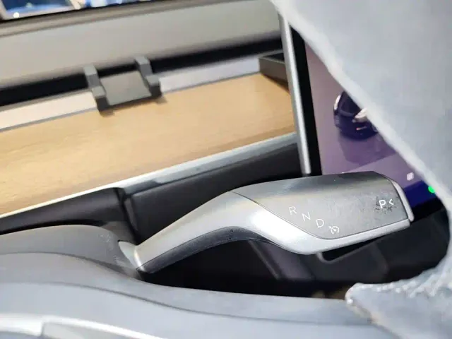 Tesla Model Y — Фото автомобиля 13