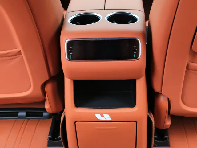 Li Auto L8 — Фото автомобиля 16