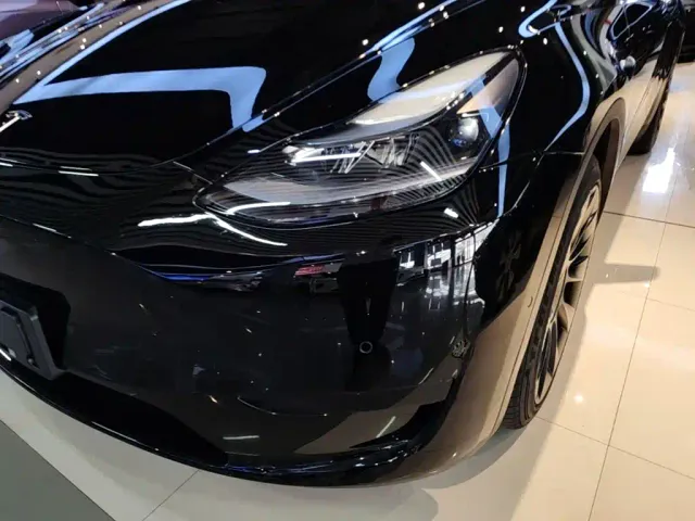 Tesla Model Y — Фото автомобиля 23