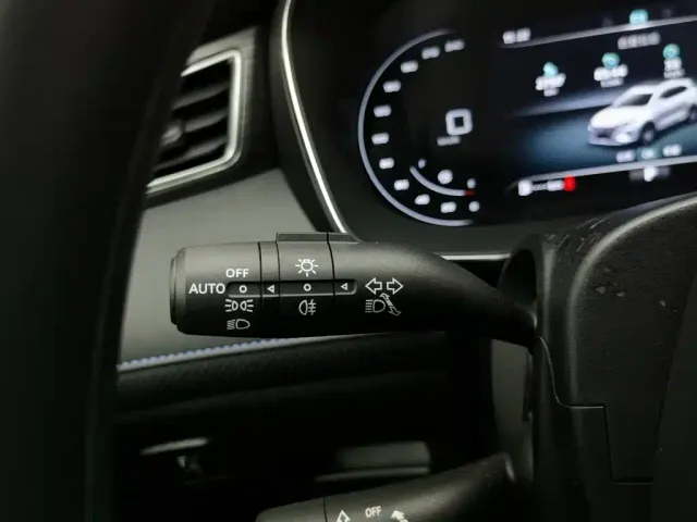 Roewe RX5 — Фото автомобиля 21