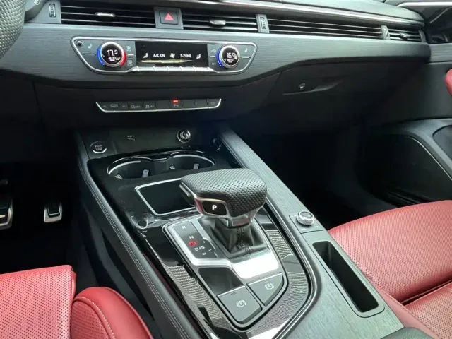 Audi A4L — Фото автомобиля 14