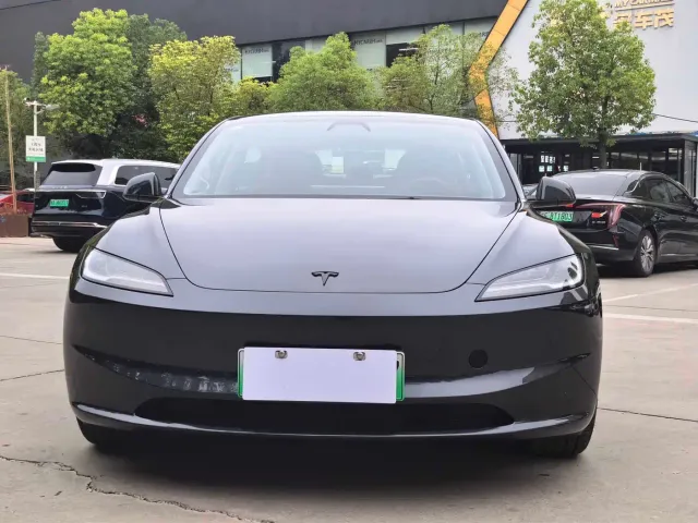 Tesla Model 3 — Фото автомобиля 2