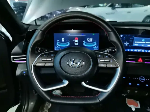 Hyundai Elantra — Фото автомобиля 10