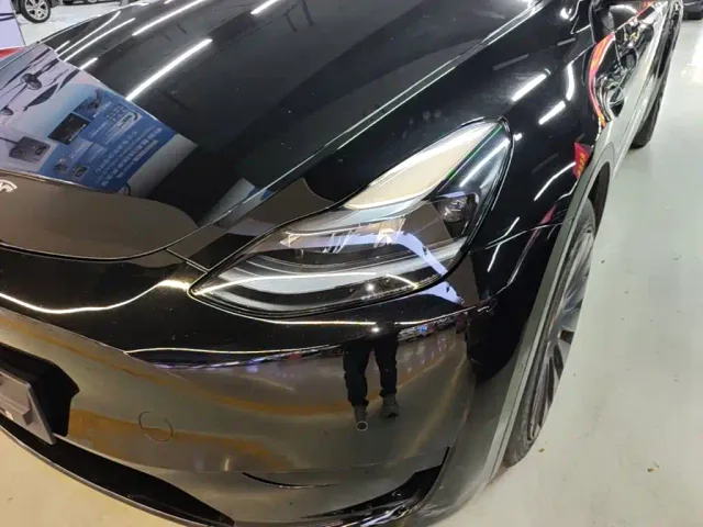 Tesla Model Y — Фото автомобиля 23
