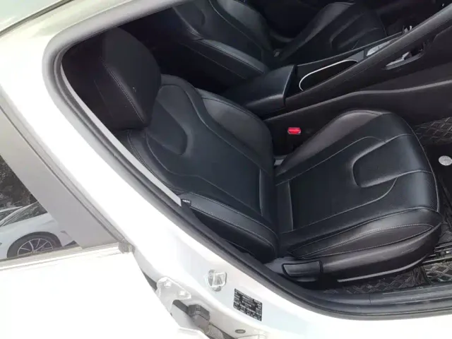 Hyundai Elantra — Фото автомобиля 24