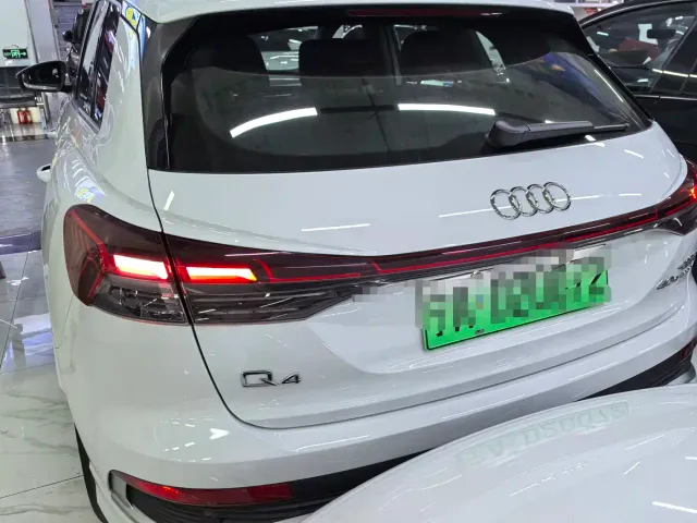 Audi Q4 e-tron — Фото автомобиля 5