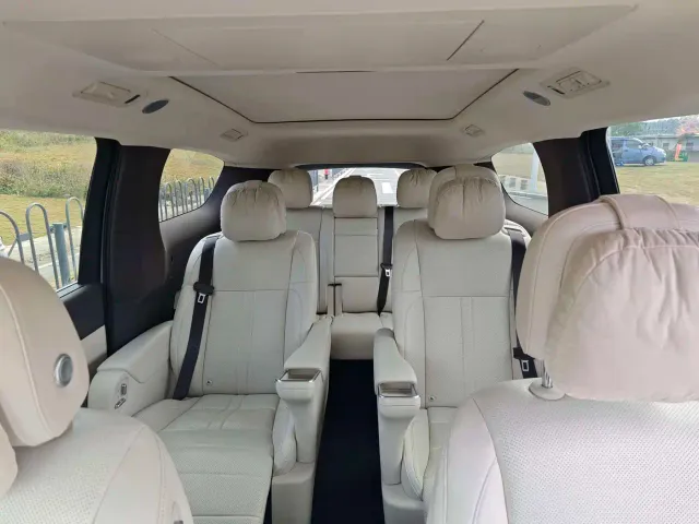Li Auto MEGA — Фото автомобиля 13