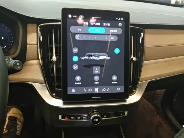 Volvo XC90 — Фото автомобиля 12