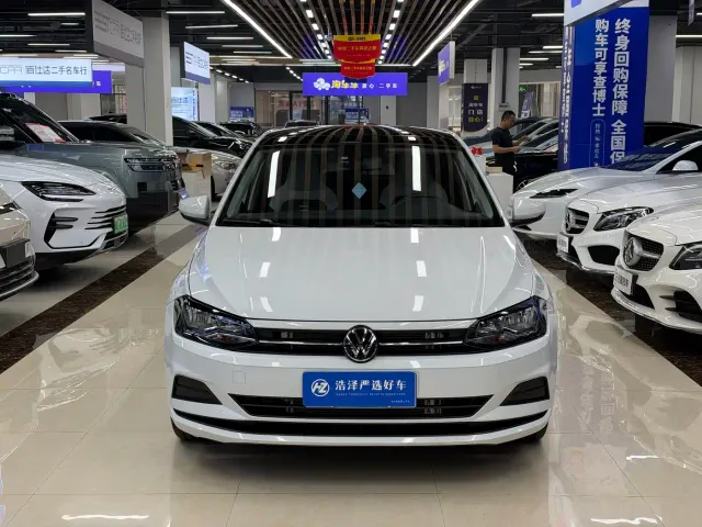 Volkswagen Polo — Фото автомобиля 2